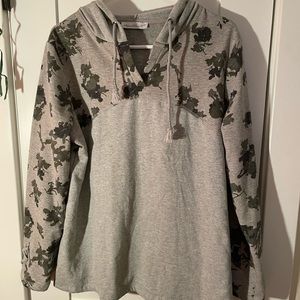 Keren Hart hooded sweatshirt. Size large